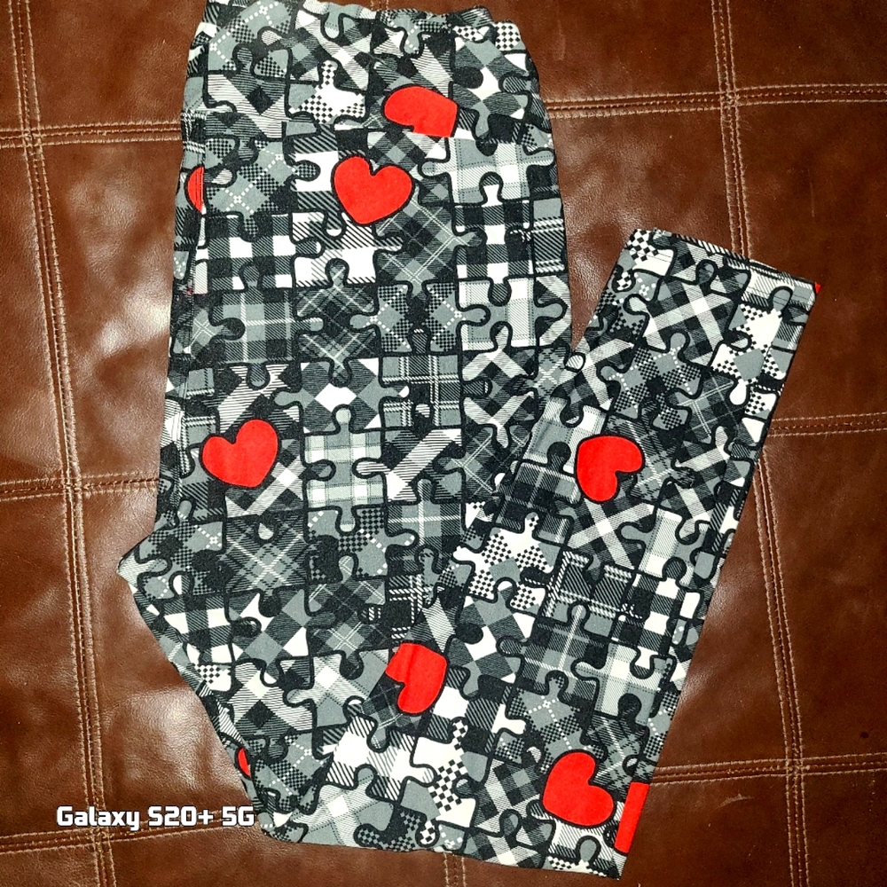 Lularoe TC2 puzzle heart leggings